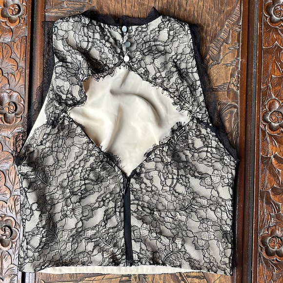 Lace top - Picture 3 of 6